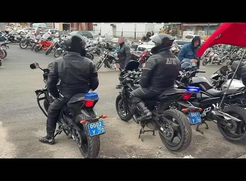 В Томске сотрудники Госавтоинспекции приняли участие в городском открытии мотосезона