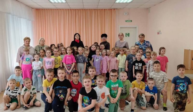 В преддверии летних каникул полицейские встретились с выпускными группами дошкольного учреждения