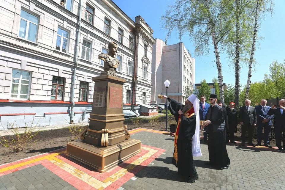 Владимир Мазур: Открыли памятник Николаю II у Томского политехнического университета