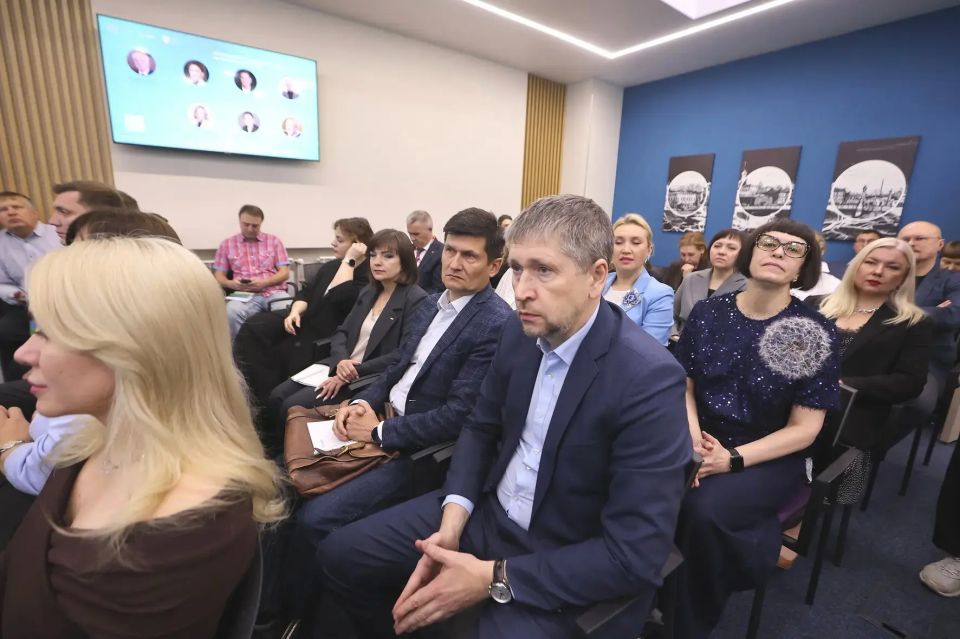 Владимир Мазур: Обсудили Стратегию развития человеческого потенциала в Томской области с работодателями, представителями научно-образовательного сообщества, цифровых платформ по поиску работы и подбору персонала Владимир Мазур: Обсудили Стратегию развития человеческого потенциала в Томской области с работодателями, представителями научно-образовательного сообщества, цифровых платформ по поиску работы и подбору персонала