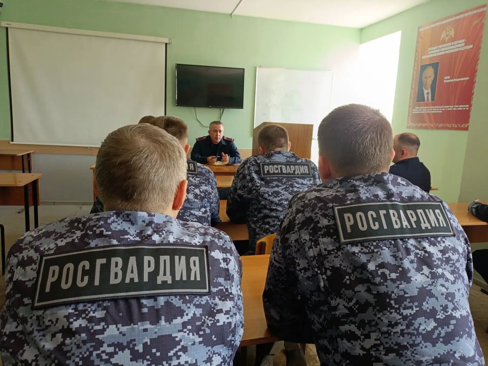 В Томске сотрудник регионального следственного управления СК России провел занятие для сотрудников вневедомственной охраны