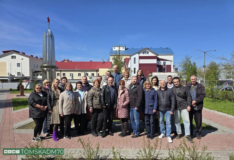 Медики МВД высадили калину и курильский чай в сквере 166-й Гв. Дивизии Медики МВД высадили калину и курильский чай в сквере 166-й Гв. Дивизии