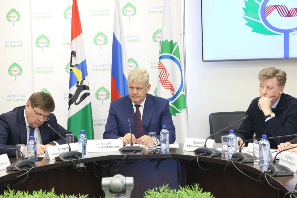 Полпред Анатолий Серышев посетил ЦКП "СКИФ" и наукоград Кольцово