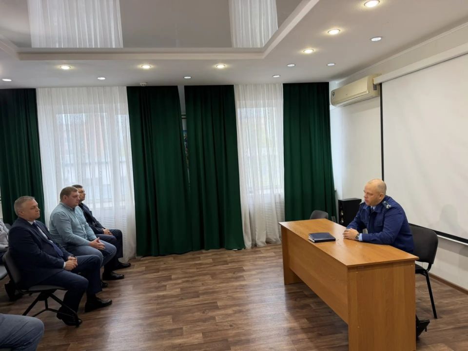 Прокурор ЗАТО г. Северск Томской области Алексей Васильев провел выездной личный прием работников теплосетевой организации Прокурор ЗАТО г. Северск Томской области Алексей Васильев провел выездной личный прием работников теплосетевой организации