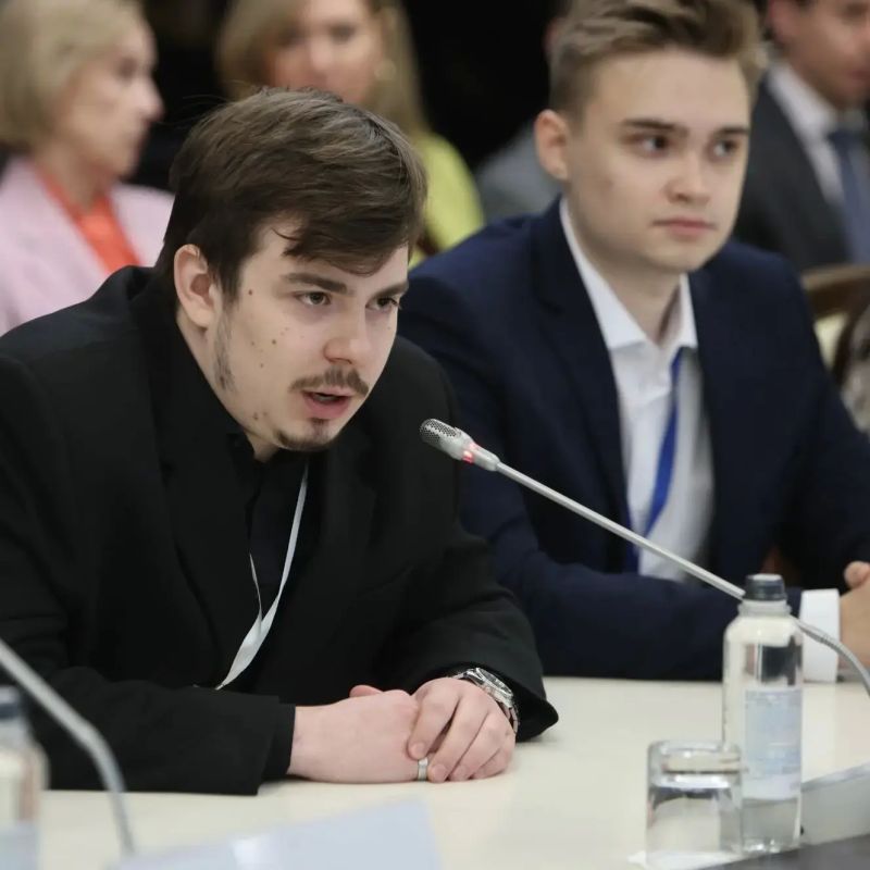 Владимир Мазур: Сегодня на форуме молодых учёных, инженеров и предпринимателей «Юновус» традиционно работает министр науки и высшего образования России Валерий Николаевич Фальков Владимир Мазур: Сегодня на форуме молодых учёных, инженеров и предпринимателей «Юновус» традиционно работает министр науки и высшего образования России Валерий Николаевич Фальков