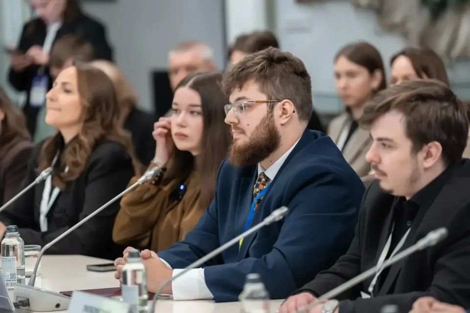 Валерий Фальков обсудил со студентами-участниками Платформы университетского технологического предпринимательства вопросы поддержки стартапов на разных стадиях Валерий Фальков обсудил со студентами-участниками Платформы университетского технологического предпринимательства вопросы поддержки стартапов на разных стадиях