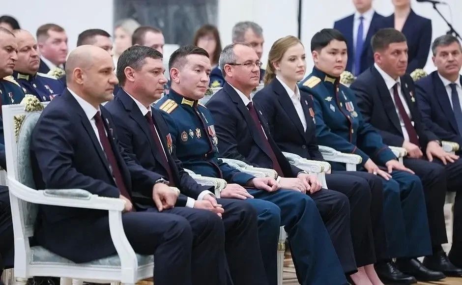 Дмитрий Махиня: В прошедшую субботу Президент России Владимир Путин встретился с участниками СВО, выпускниками программы «Время героев» Дмитрий Махиня: В прошедшую субботу Президент России Владимир Путин встретился с участниками СВО, выпускниками программы «Время героев»