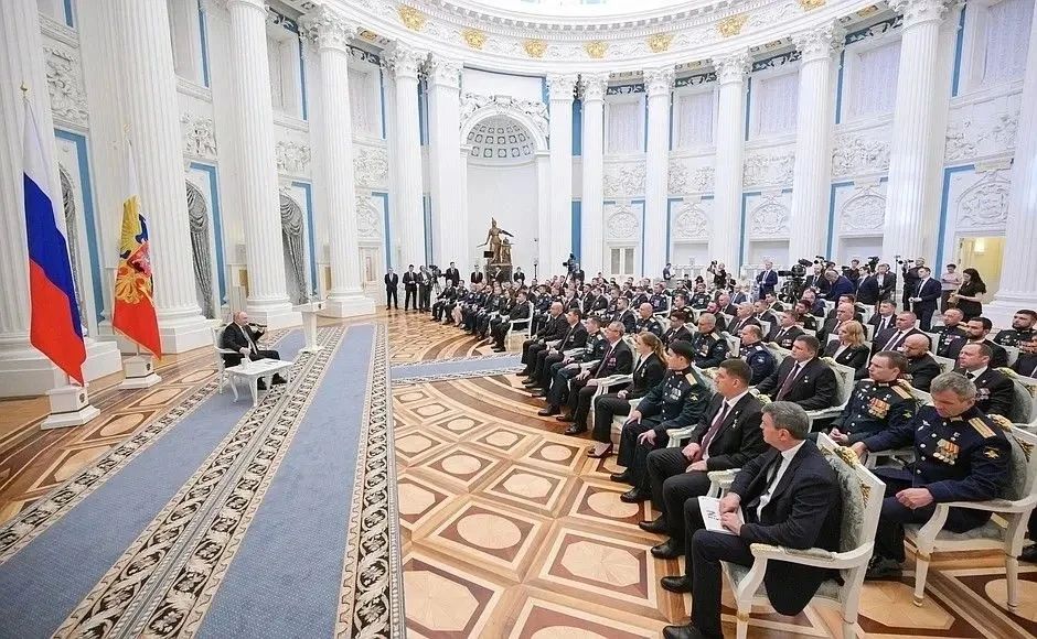 Дмитрий Махиня: В прошедшую субботу Президент России Владимир Путин встретился с участниками СВО, выпускниками программы «Время героев» Дмитрий Махиня: В прошедшую субботу Президент России Владимир Путин встретился с участниками СВО, выпускниками программы «Время героев»