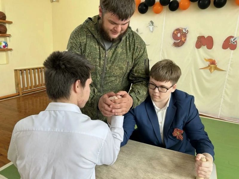 В рамках общероссийской акции «Защитники Отечества» сотрудники ОМВД России по Кривошеинскому району во взаимодействии с военными комиссариатами организовали мероприятия по духовно-нравственному и военно-патриотическому... В рамках общероссийской акции «Защитники Отечества» сотрудники ОМВД России по Кривошеинскому району во взаимодействии с военными комиссариатами организовали мероприятия по духовно-нравственному и военно-патриотическому...
