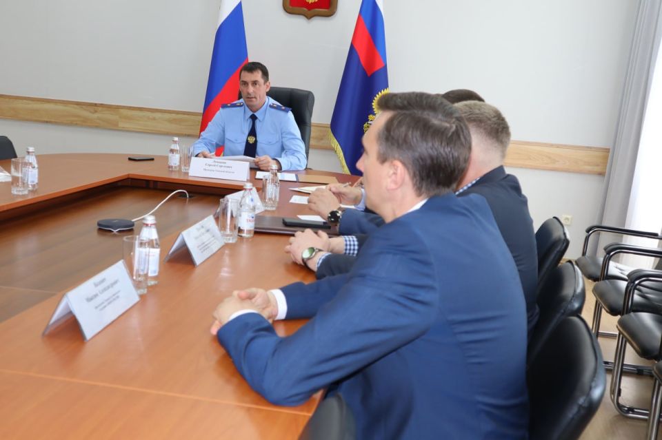 Прокурор Томской области Сергей Ломакин в День российского предпринимательства провел личный прием представителей бизнес-сообщества Прокурор Томской области Сергей Ломакин в День российского предпринимательства провел личный прием представителей бизнес-сообщества