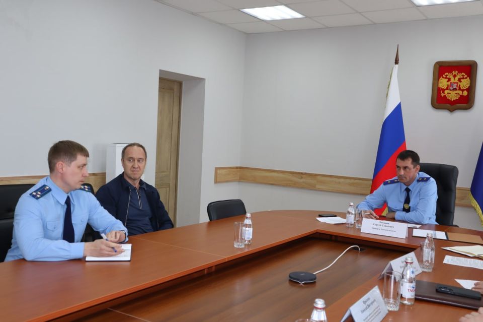 Прокурор Томской области Сергей Ломакин в День российского предпринимательства провел личный прием представителей бизнес-сообщества Прокурор Томской области Сергей Ломакин в День российского предпринимательства провел личный прием представителей бизнес-сообщества
