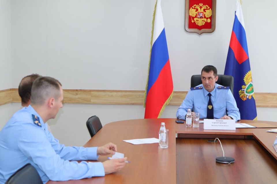 Прокурор Томской области Сергей Ломакин в День российского предпринимательства провел личный прием представителей бизнес-сообщества Прокурор Томской области Сергей Ломакин в День российского предпринимательства провел личный прием представителей бизнес-сообщества