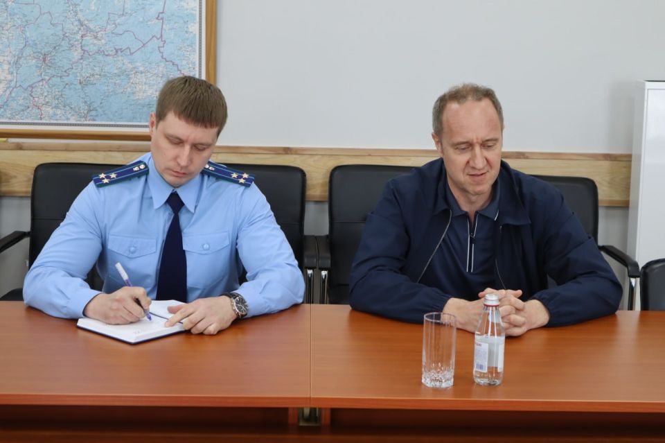 Прокурор Томской области Сергей Ломакин в День российского предпринимательства провел личный прием представителей бизнес-сообщества Прокурор Томской области Сергей Ломакин в День российского предпринимательства провел личный прием представителей бизнес-сообщества