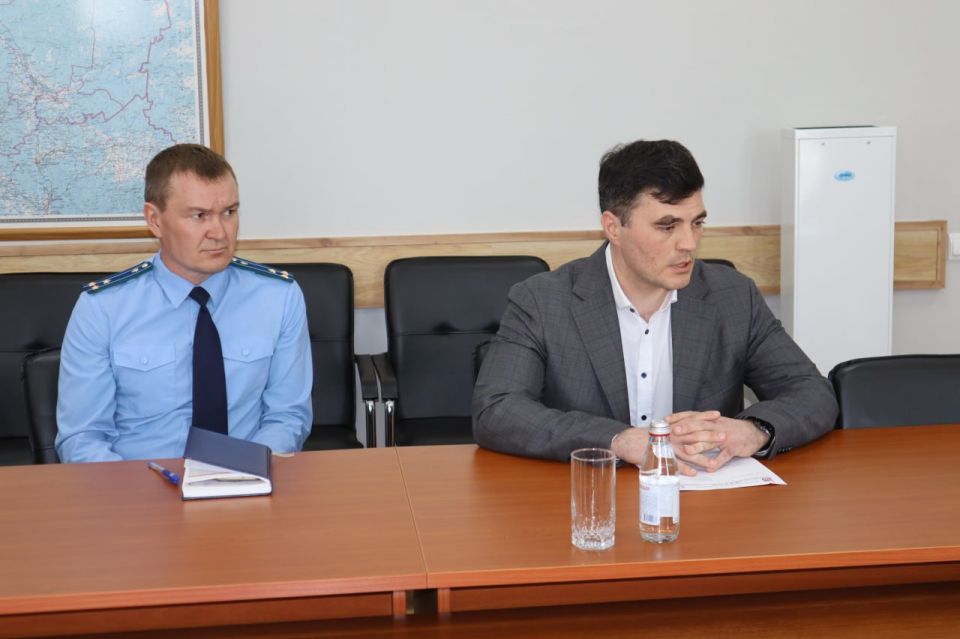 Прокурор Томской области Сергей Ломакин в День российского предпринимательства провел личный прием представителей бизнес-сообщества Прокурор Томской области Сергей Ломакин в День российского предпринимательства провел личный прием представителей бизнес-сообщества
