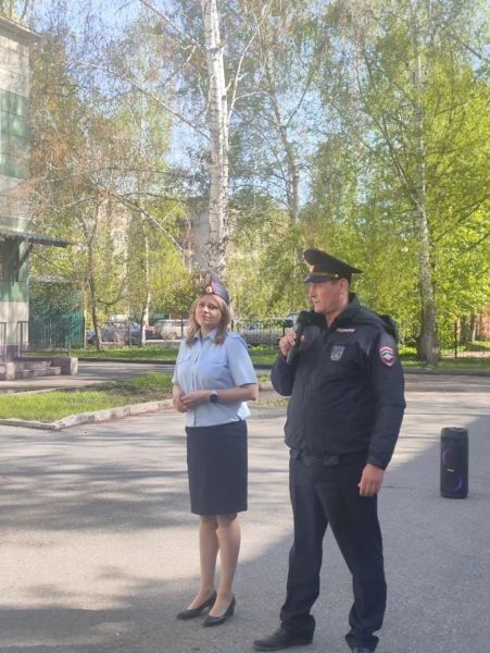 Томские полицейские провели профилактическую беседу с учениками 9 классов МАОУ СОШ №42 города Томска Томские полицейские провели профилактическую беседу с учениками 9 классов МАОУ СОШ №42 города Томска