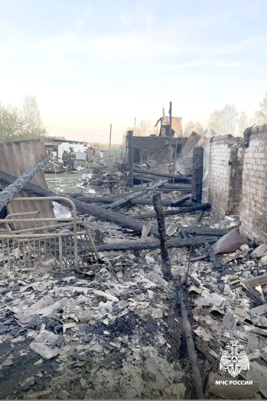 Более трех часов томские огнеборцы ликвидировали возгорание жилого дома и надворных построек Более трех часов томские огнеборцы ликвидировали возгорание жилого дома и надворных построек
