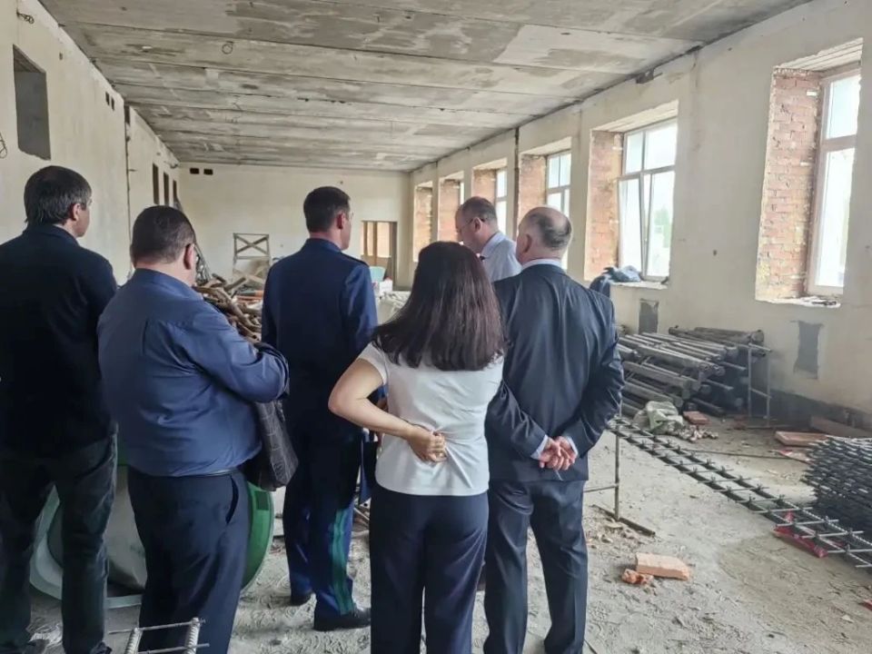 Прокурор Томской области Сергей Ломакин проинспектировал объекты незавершенного строительства социального назначения Прокурор Томской области Сергей Ломакин проинспектировал объекты незавершенного строительства социального назначения