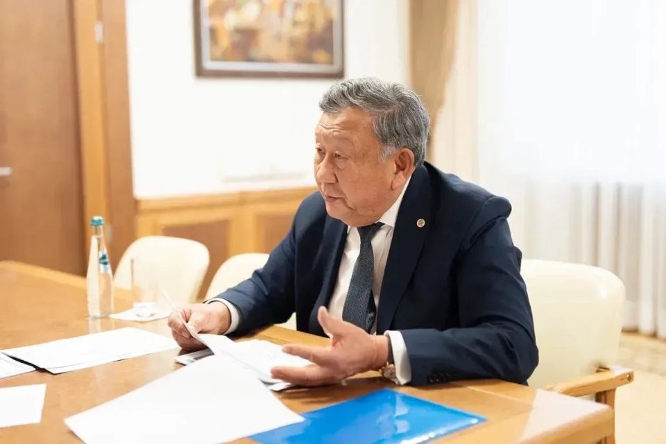 Валерий Фальков провел рабочую встречу с директором НИИ онкологии Томского национального исследовательского медицинского центра РАН академиком Евгением Чойнзоновым Валерий Фальков провел рабочую встречу с директором НИИ онкологии Томского национального исследовательского медицинского центра РАН академиком Евгением Чойнзоновым