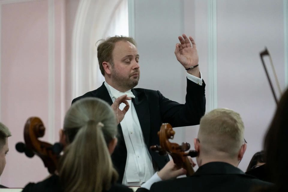 Томский академический симфонический оркестр впервые в России исполнил сочинение финского композитора Эйнара Энглунда Томский академический симфонический оркестр впервые в России исполнил сочинение финского композитора Эйнара Энглунда