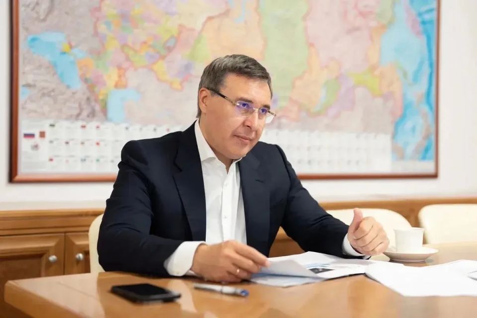 Валерий Фальков провел рабочую встречу с директором НИИ онкологии Томского национального исследовательского медицинского центра РАН академиком Евгением Чойнзоновым Валерий Фальков провел рабочую встречу с директором НИИ онкологии Томского национального исследовательского медицинского центра РАН академиком Евгением Чойнзоновым