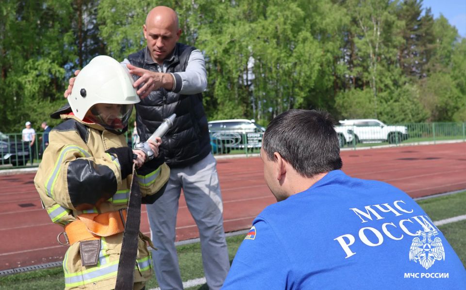 На спортивной волне: в преддверии 100-летнего юбилея органов государственного пожарного надзора томские сотрудники МЧС России приняли участие в «Зелёном марафоне» На спортивной волне: в преддверии 100-летнего юбилея органов государственного пожарного надзора томские сотрудники МЧС России приняли участие в «Зелёном марафоне»