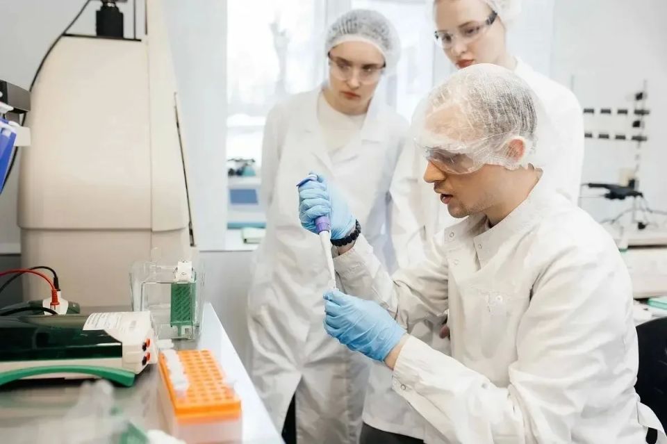 Владимир Мазур: Уважаемые химики – производственники, учёные, педагоги – поздравляю вас с профессиональным праздником! Владимир Мазур: Уважаемые химики – производственники, учёные, педагоги – поздравляю вас с профессиональным праздником!