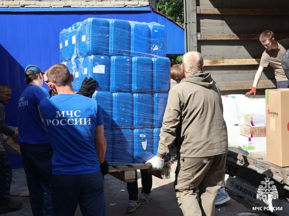 Томских спасателей поблагодарили за участие в специальной военной операции Томских спасателей поблагодарили за участие в специальной военной операции