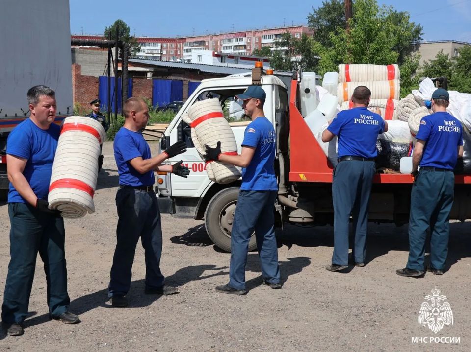 Томских спасателей поблагодарили за участие в специальной военной операции Томских спасателей поблагодарили за участие в специальной военной операции