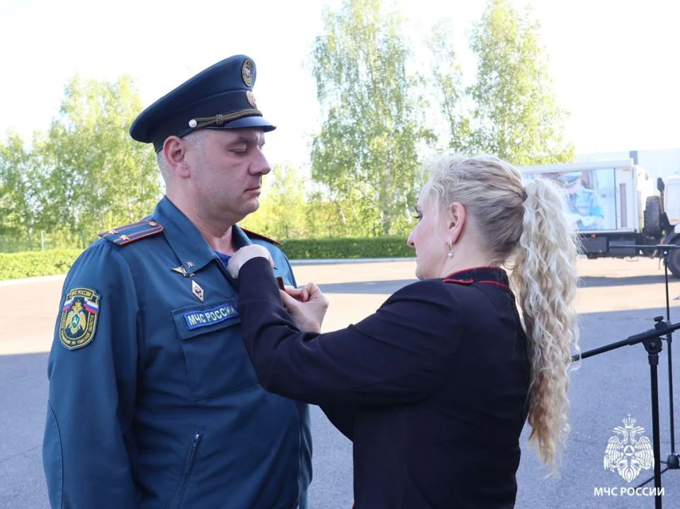 Томских спасателей поблагодарили за участие в специальной военной операции Томских спасателей поблагодарили за участие в специальной военной операции