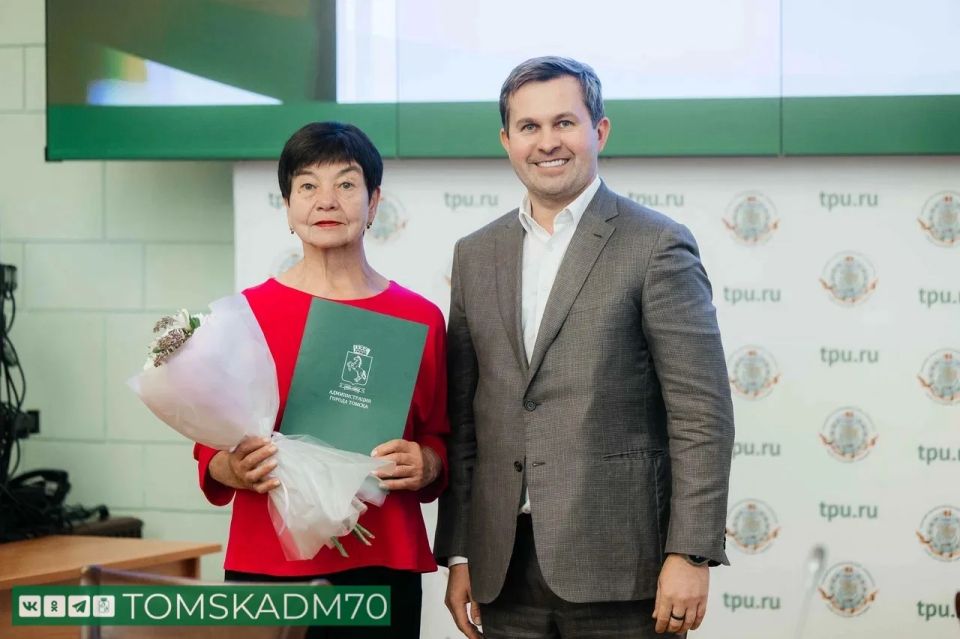 Дмитрий Махиня наградил сотрудников ТПУ Дмитрий Махиня наградил сотрудников ТПУ