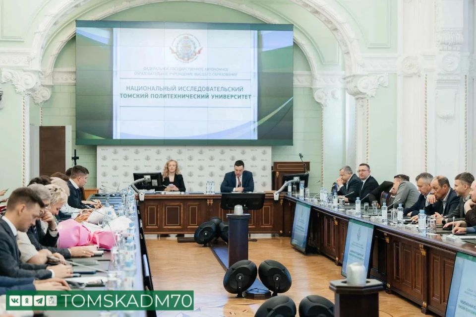 Дмитрий Махиня наградил сотрудников ТПУ Дмитрий Махиня наградил сотрудников ТПУ