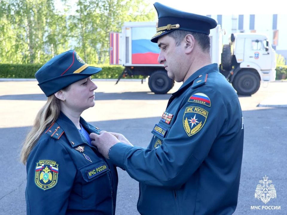 Томских спасателей поблагодарили за участие в специальной военной операции Томских спасателей поблагодарили за участие в специальной военной операции