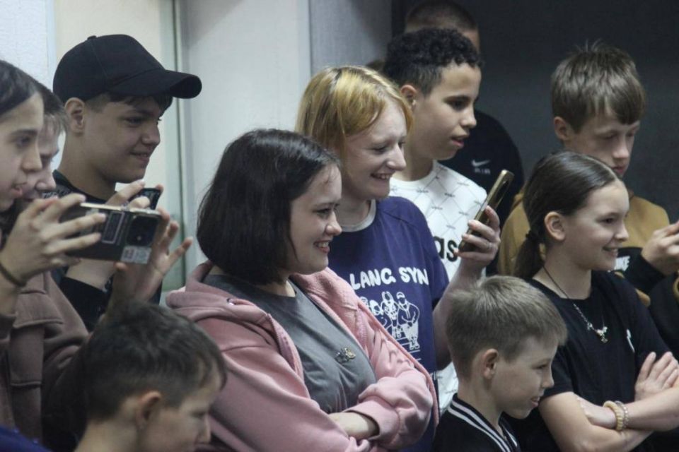 В Центре профессиональной подготовки УМВД России по Томской области состоялось праздничное мероприятие для воспитанников «Центра помощи детям, оставшимся без попечения родителей, Бакчарского района», приуроченное к... В Центре профессиональной подготовки УМВД России по Томской области состоялось праздничное мероприятие для воспитанников «Центра помощи детям, оставшимся без попечения родителей, Бакчарского района», приуроченное к...