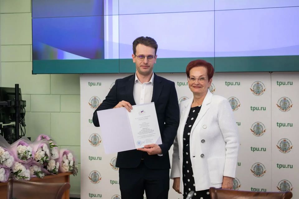 Оксана Козловская вручила томским политехникам награды Законодательной думы Оксана Козловская вручила томским политехникам награды Законодательной думы