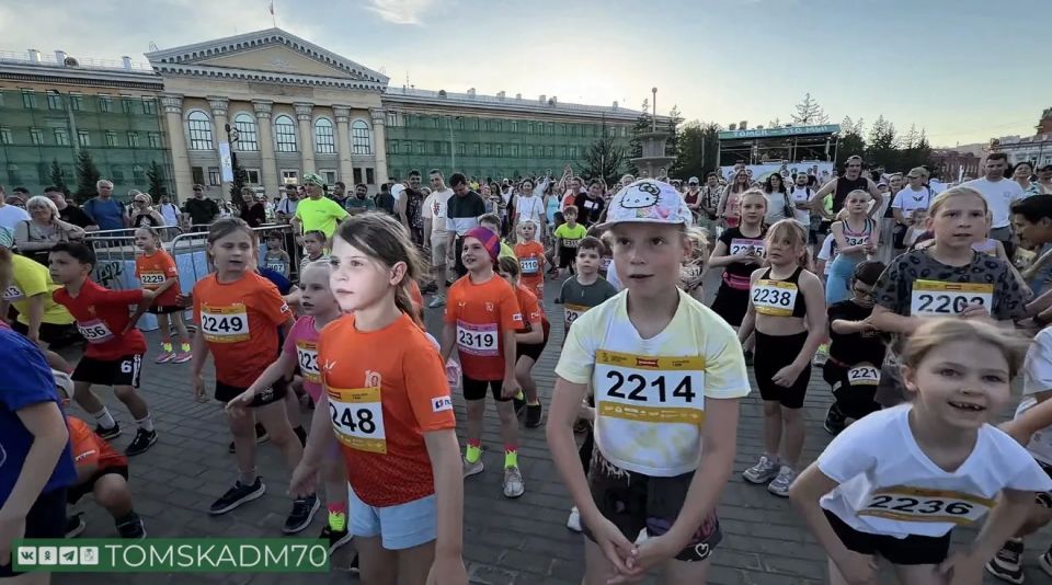 Забег «Томские огни» прошел в центре города Забег «Томские огни» прошел в центре города
