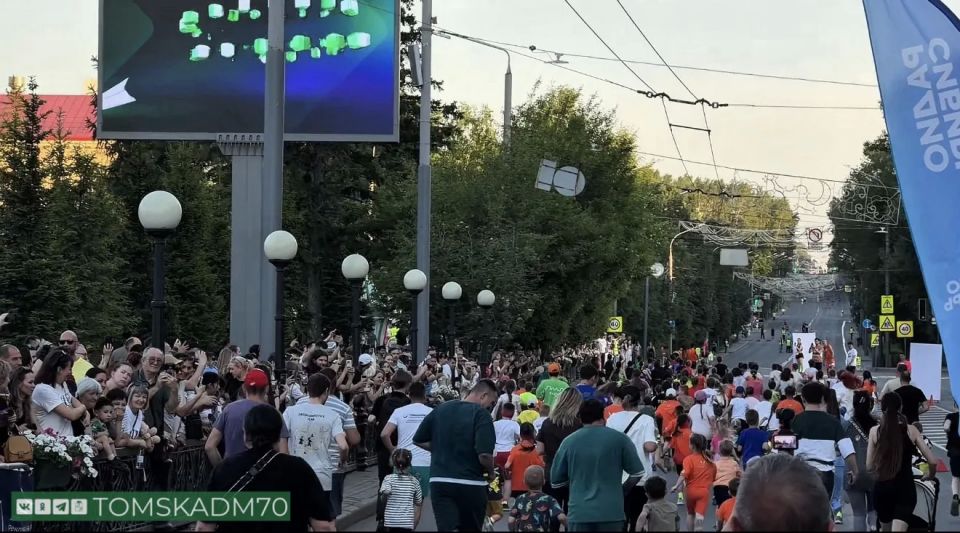 Забег «Томские огни» прошел в центре города Забег «Томские огни» прошел в центре города