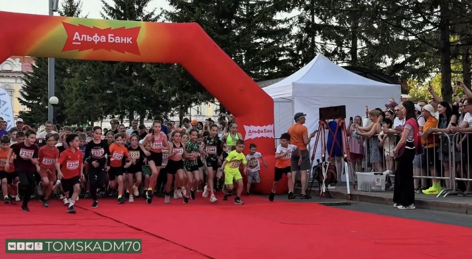 Забег «Томские огни» прошел в центре города Забег «Томские огни» прошел в центре города