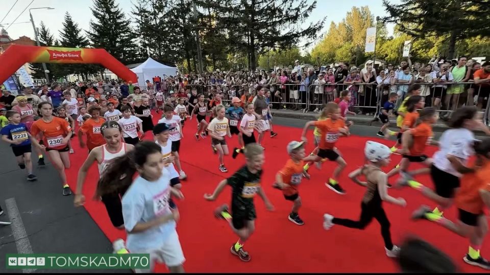 Забег «Томские огни» прошел в центре города Забег «Томские огни» прошел в центре города