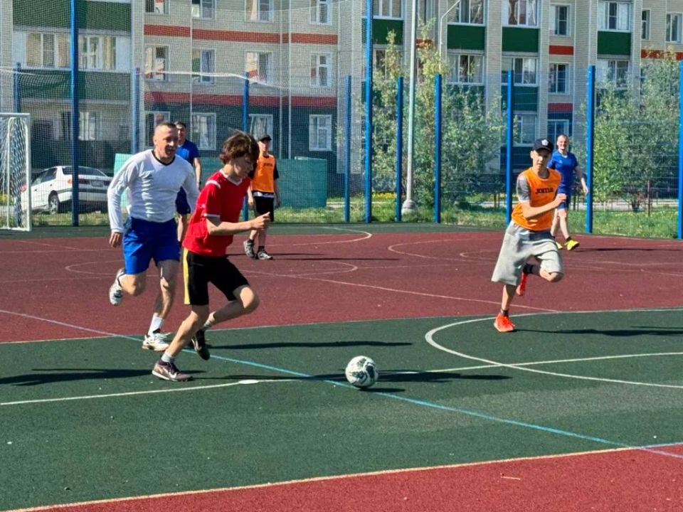 В Томской области полицейские организовали товарищеский футбольный матч для подростков В Томской области полицейские организовали товарищеский футбольный матч для подростков