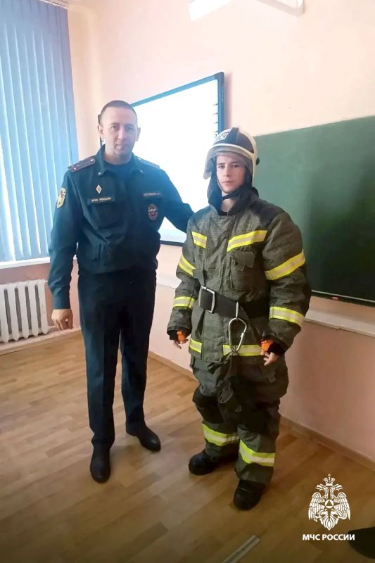 Томские спасатели в гостях у особенных детей Томские спасатели в гостях у особенных детей