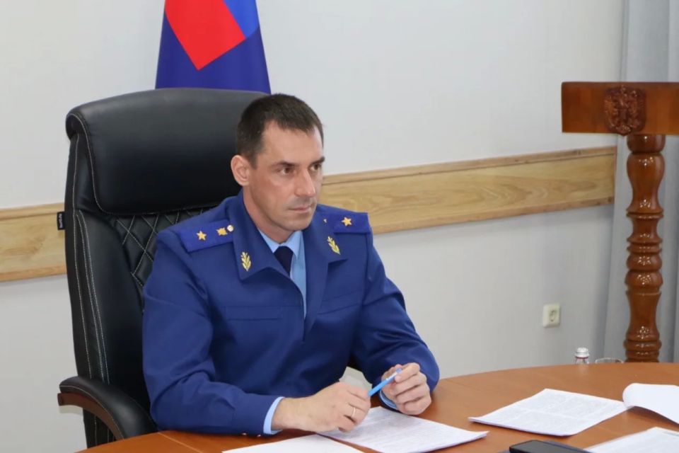 Прокурор Томской области Сергей Ломакин поручил проверить информацию о складировании медицинских отходов на берегу реки Обь рядом с селом Каргасок