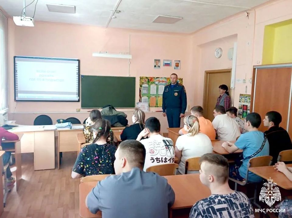 Томские спасатели в гостях у особенных детей Томские спасатели в гостях у особенных детей