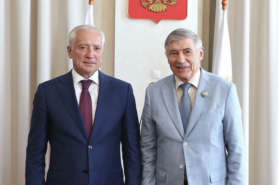Владимир Мазур: Накануне государственного праздника Дня России вручил государственные и региональные награды землякам за подвиги на фронте и трудовые успехи в тылу Владимир Мазур: Накануне государственного праздника Дня России вручил государственные и региональные награды землякам за подвиги на фронте и трудовые успехи в тылу