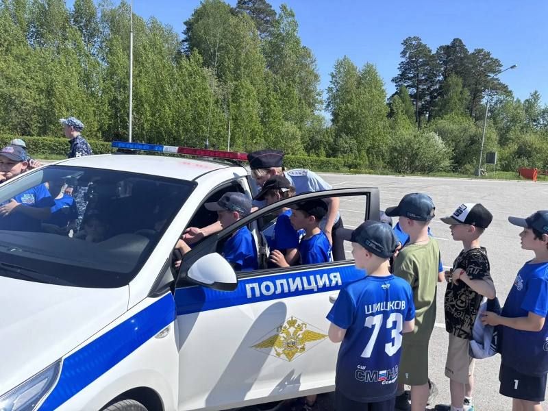 В преддверии 90-летия Госавтоинспекции сотрудники полиции провели профориентационную встречу для спортсменов северской спортивной школы В преддверии 90-летия Госавтоинспекции сотрудники полиции провели профориентационную встречу для спортсменов северской спортивной школы