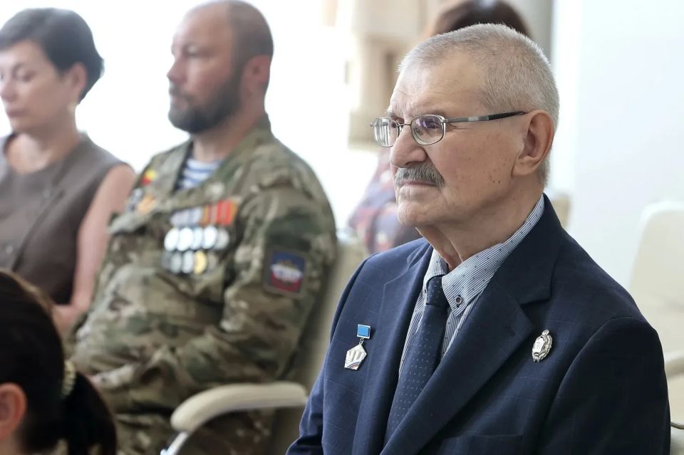 Владимир Мазур: Накануне государственного праздника Дня России вручил государственные и региональные награды землякам за подвиги на фронте и трудовые успехи в тылу Владимир Мазур: Накануне государственного праздника Дня России вручил государственные и региональные награды землякам за подвиги на фронте и трудовые успехи в тылу