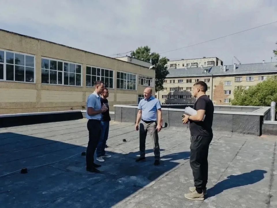 Дмитрий Махиня: Продолжаем еженедельный контроль за ремонтом в городских школах Дмитрий Махиня: Продолжаем еженедельный контроль за ремонтом в городских школах