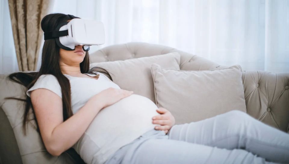 Роды в VR-очках стали проводить в России