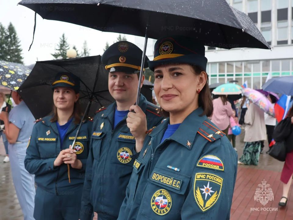 Томские спасатели приняли участие в праздничном мероприятии, посвященном Дню России Томские спасатели приняли участие в праздничном мероприятии, посвященном Дню России