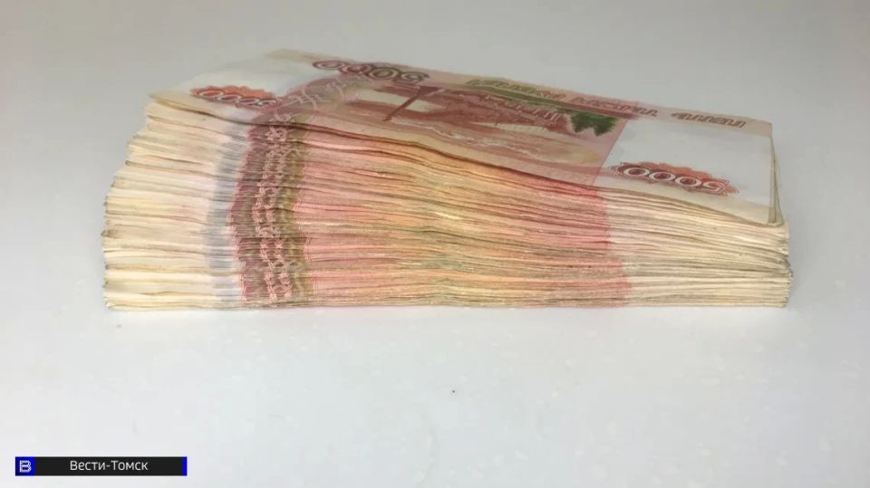 Бухгалтер автошколы в Томске потратила на себя 450 тыс
