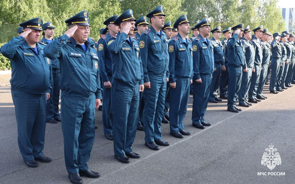 Личный состав ГУ МЧС России по Томской области встретил 42-летие ГИМС МЧС России торжественным построением Личный состав ГУ МЧС России по Томской области встретил 42-летие ГИМС МЧС России торжественным построением